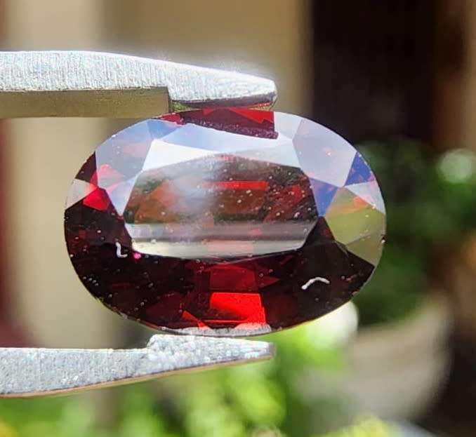 DEEP RED 2.55CT ALMANDINE AFRICAN GARNET GEMSTONE WITH BEAUTIFUL OVAL CUT