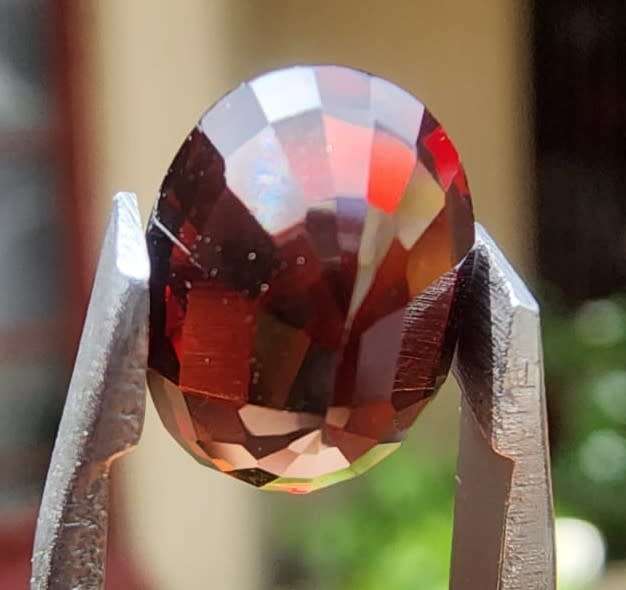 DEEP RED 2.55CT ALMANDINE AFRICAN GARNET GEMSTONE WITH BEAUTIFUL OVAL CUT