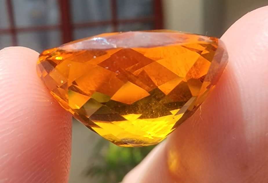 HUGE 27,40CARAT GOLDEN YELLOW CITRINE GEMSTONE WITH BEAUTIFUL FACETTED CUSHION CUT