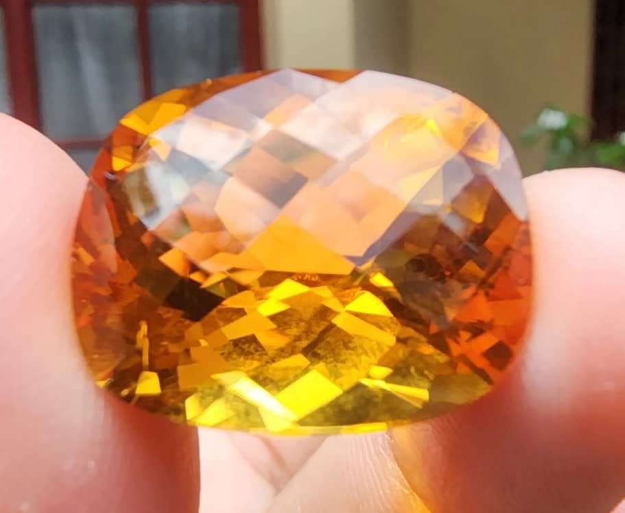 HUGE 27,40CARAT GOLDEN YELLOW CITRINE GEMSTONE WITH BEAUTIFUL FACETTED CUSHION CUT