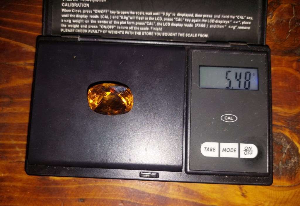 HUGE 27,40CARAT GOLDEN YELLOW CITRINE GEMSTONE WITH BEAUTIFUL FACETTED CUSHION CUT