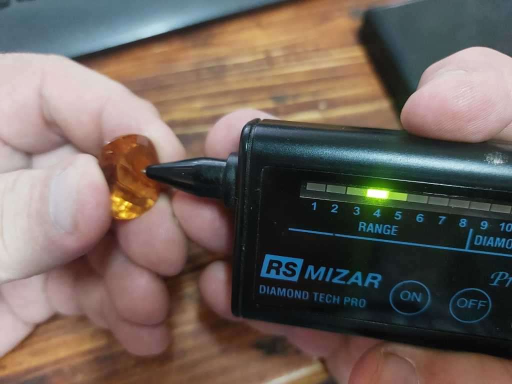 HUGE 27,40CARAT GOLDEN YELLOW CITRINE GEMSTONE WITH BEAUTIFUL FACETTED CUSHION CUT