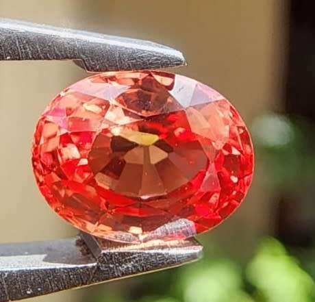 FIRE ORANGE 1.45CT SAPPHIRE GEMSTONE WITH LOVELY OVAL CUT  UV RED!  THERMAL HIGH