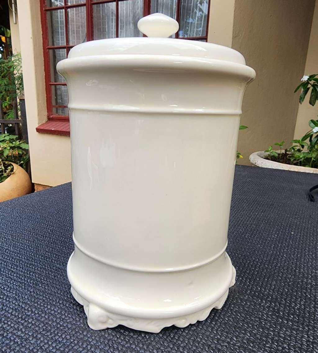 FINE OLDE CROCKERY CERAMIC BISCUIT CONTAINER LARGE 23CM HIGH