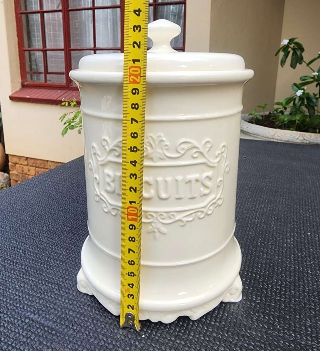 FINE OLDE CROCKERY CERAMIC BISCUIT CONTAINER LARGE 23CM HIGH