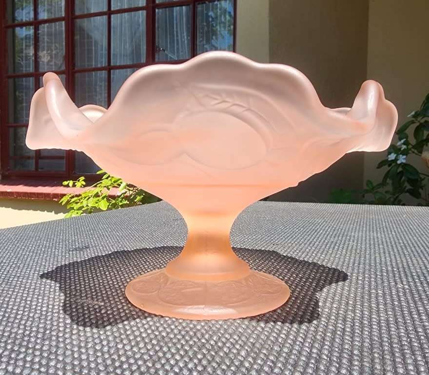 VINTAGE WESTMORELAND USA PINK FROSTED SATIN GLASS FOOTED COMPOTE FLOWER SHAPED