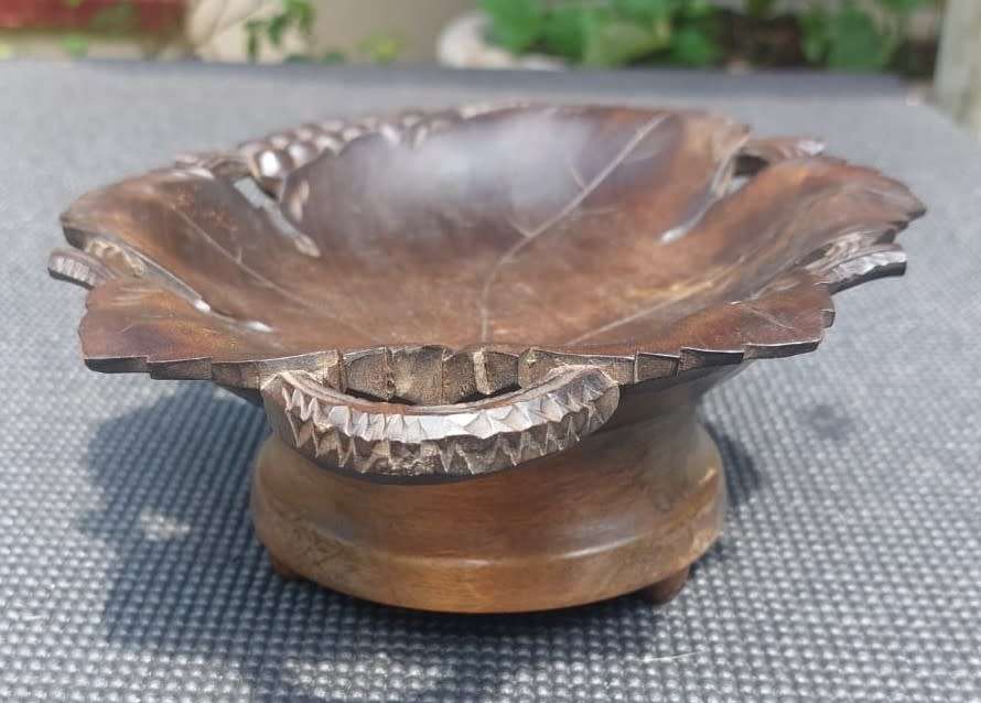 MUSIC BOX WORKING VINTAGE 1940S REUGE SWITZERLAND WOODEN LEAFSHAPED PLAYS A BLUE DANUBE MELODIE