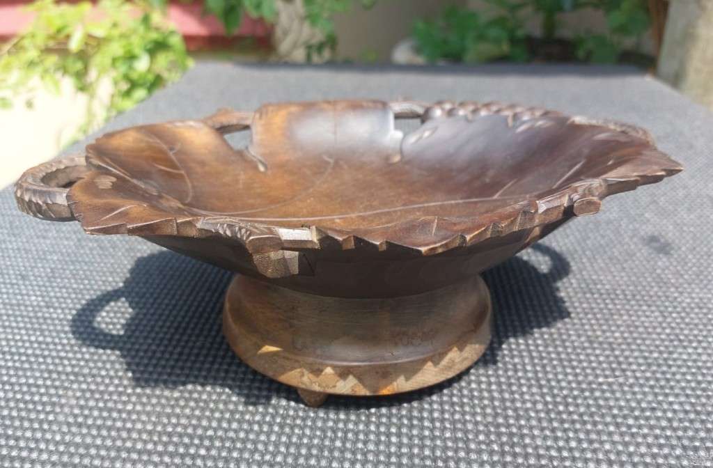 MUSIC BOX WORKING VINTAGE 1940S REUGE SWITZERLAND WOODEN LEAFSHAPED PLAYS A BLUE DANUBE MELODIE