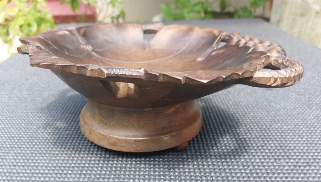 MUSIC BOX WORKING VINTAGE 1940S REUGE SWITZERLAND WOODEN LEAFSHAPED PLAYS A BLUE DANUBE MELODIE