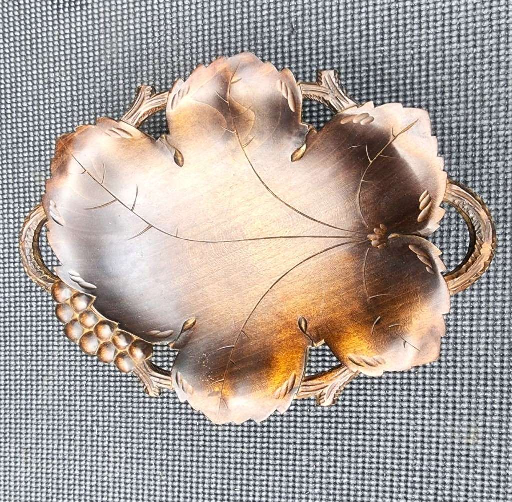 MUSIC BOX WORKING VINTAGE 1940S REUGE SWITZERLAND WOODEN LEAFSHAPED PLAYS A BLUE DANUBE MELODIE