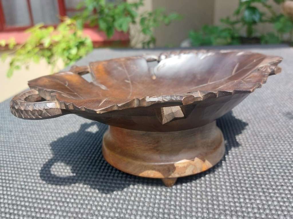 MUSIC BOX WORKING VINTAGE 1940S REUGE SWITZERLAND WOODEN LEAFSHAPED PLAYS A BLUE DANUBE MELODIE