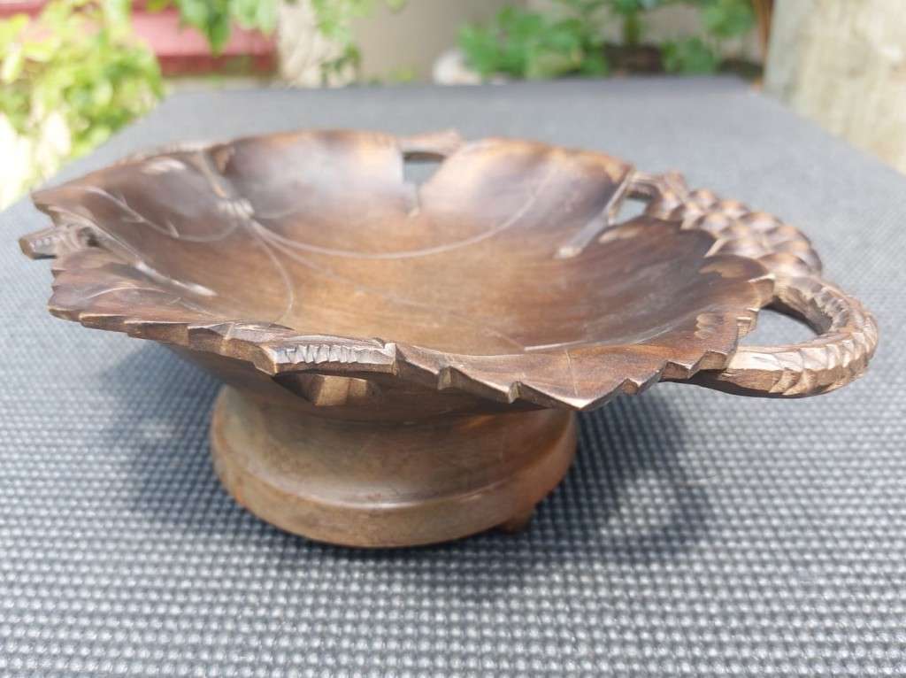 MUSIC BOX WORKING VINTAGE 1940S REUGE SWITZERLAND WOODEN LEAFSHAPED PLAYS A BLUE DANUBE MELODIE