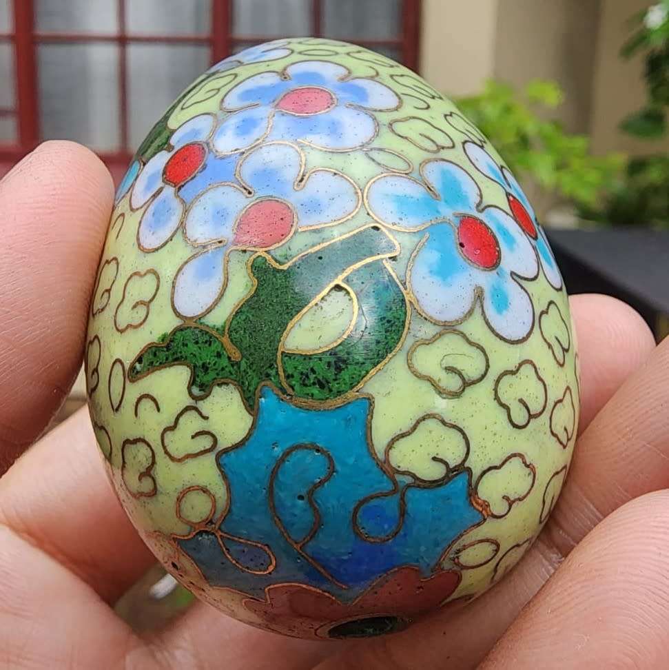 CLOISONNE ENAMEL PAINTED EGG WITH FLOWER MOTIF SMALL 6CM HIGH 3RD OF 3 EGGS ON AUCTION