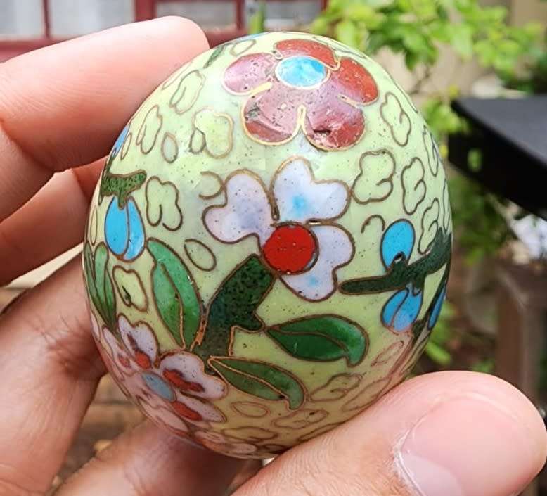 CLOISONNE ENAMEL PAINTED EGG WITH FLOWER MOTIF SMALL 6CM HIGH 3RD OF 3 EGGS ON AUCTION