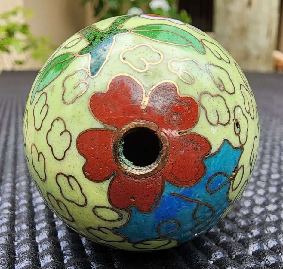 CLOISONNE ENAMEL PAINTED EGG WITH FLOWER MOTIF SMALL 6CM HIGH 3RD OF 3 EGGS ON AUCTION