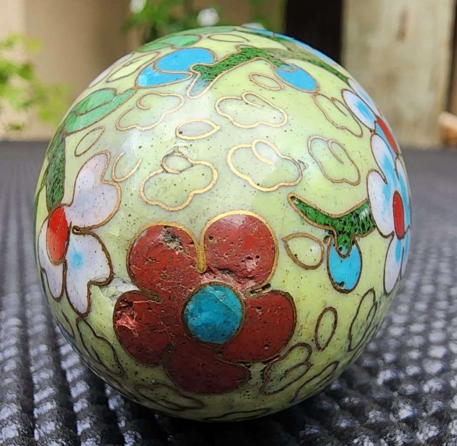 CLOISONNE ENAMEL PAINTED EGG WITH FLOWER MOTIF SMALL 6CM HIGH 3RD OF 3 EGGS ON AUCTION