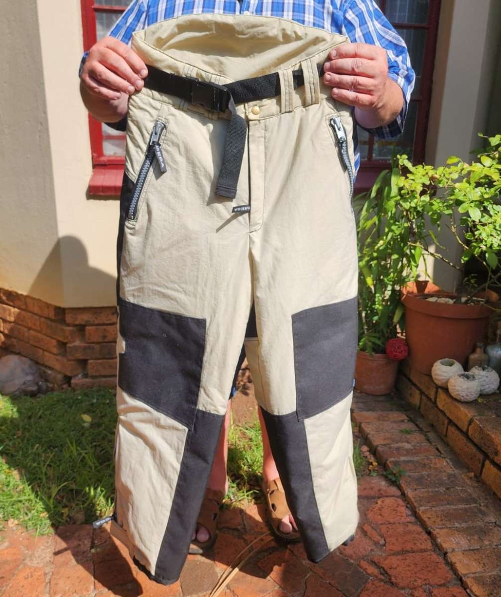 As New! Beige and Black Insulated Size M Ski Pants with Inner Boot Gaitors to Keep Snow Out