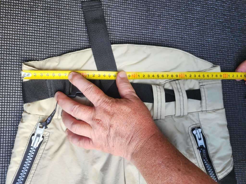 As New! Beige and Black Insulated Size M Ski Pants with Inner Boot Gaitors to Keep Snow Out