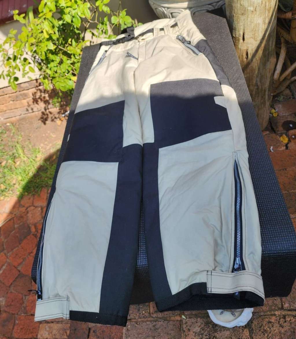As New! Beige and Black Insulated Size M Ski Pants with Inner Boot Gaitors to Keep Snow Out