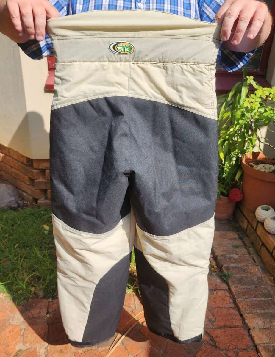 As New! Beige and Black Insulated Size M Ski Pants with Inner Boot Gaitors to Keep Snow Out