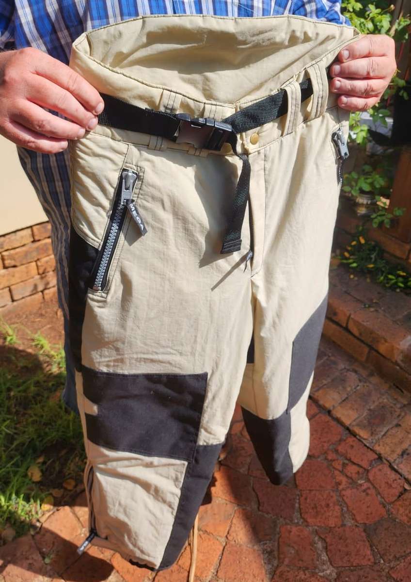 As New! Beige and Black Insulated Size M Ski Pants with Inner Boot Gaitors to Keep Snow Out