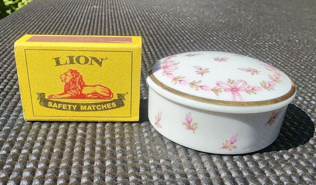 AK Kaiser Germany Bordeaux Porcelain 1970s Mark Trinket Box!