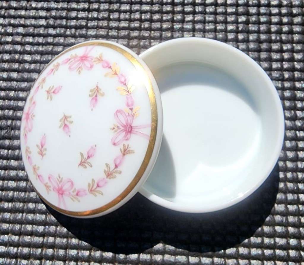 AK Kaiser Germany Bordeaux Porcelain 1970s Mark Trinket Box!