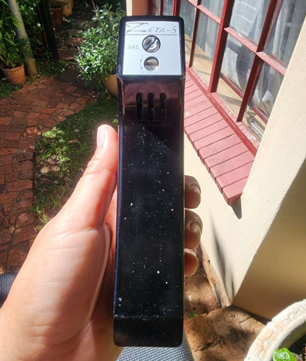 Vintage 1960s Zeta-5 Electric Table Gas Lighter in box with pamphlet  works but needs refueling