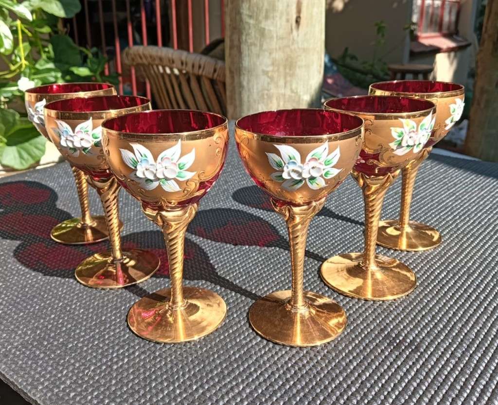Dazzling set of 6 Bohemian (Czech) Chrystal Tre Fuochi Glasses Hand Painted Enamel Flowers Gold Le