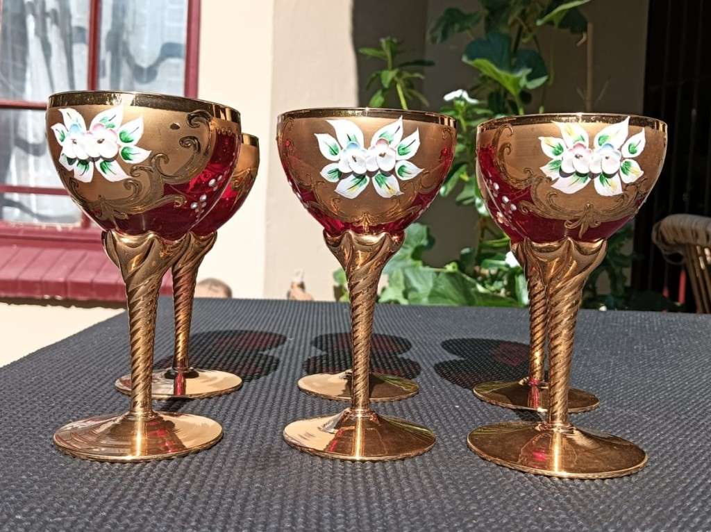 Dazzling set of 6 Bohemian (Czech) Chrystal Tre Fuochi Glasses Hand Painted Enamel Flowers Gold Le