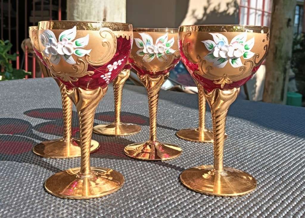 Dazzling set of 6 Bohemian (Czech) Chrystal Tre Fuochi Glasses Hand Painted Enamel Flowers Gold Le