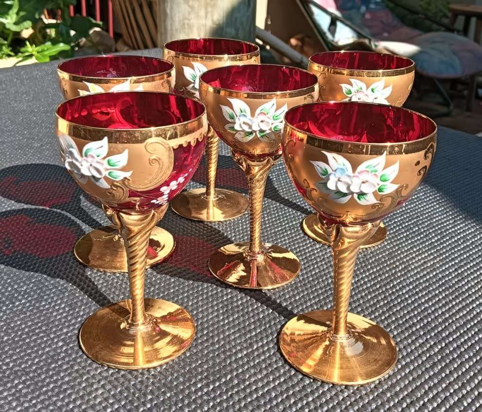Dazzling set of 6 Bohemian (Czech) Chrystal Tre Fuochi Glasses Hand Painted Enamel Flowers Gold Le