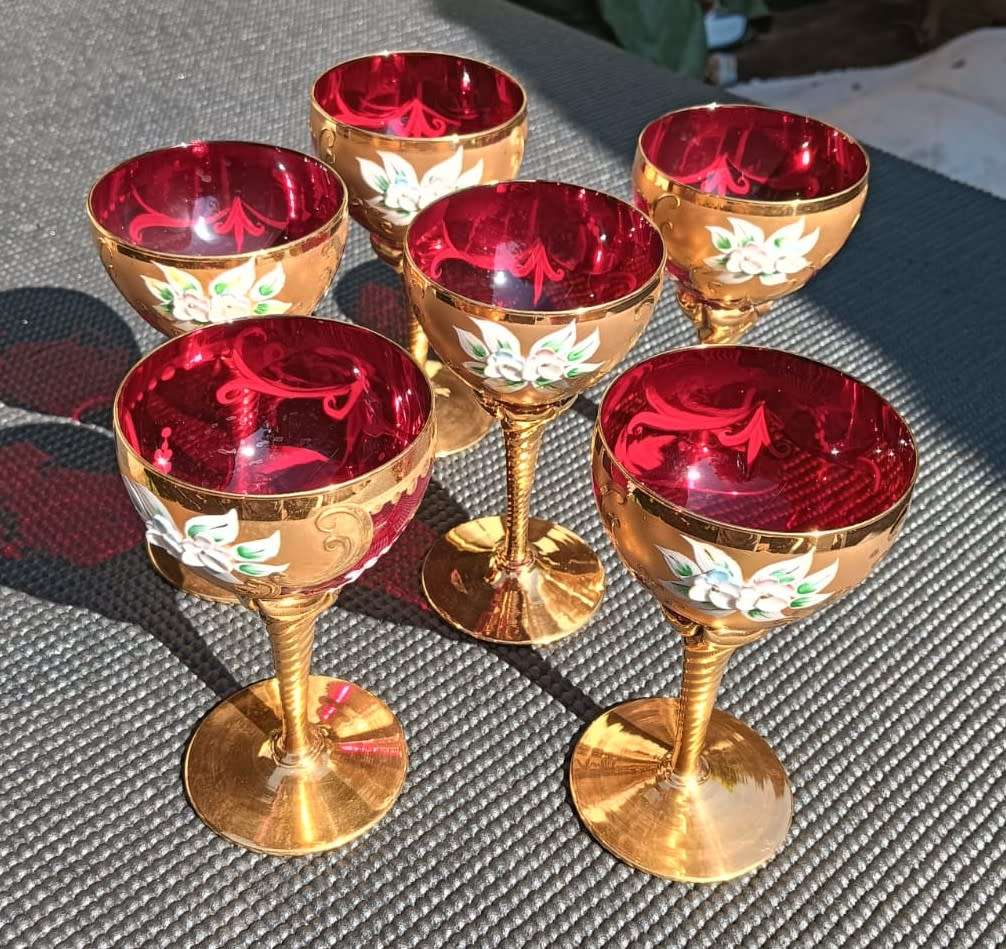 Dazzling set of 6 Bohemian (Czech) Chrystal Tre Fuochi Glasses Hand Painted Enamel Flowers Gold Le