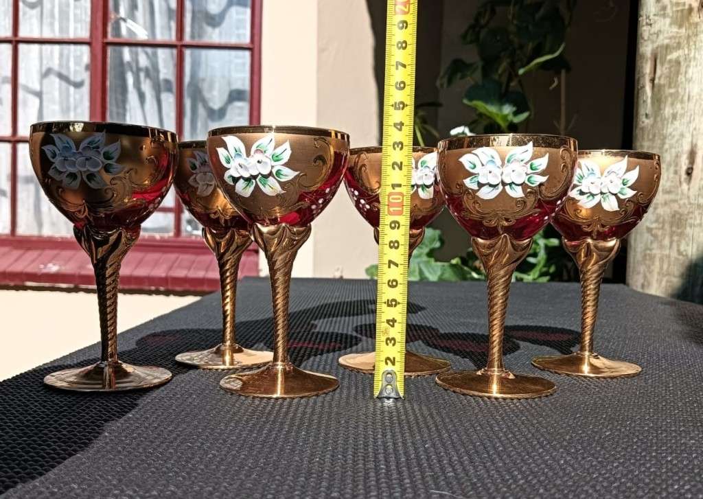 Dazzling set of 6 Bohemian (Czech) Chrystal Tre Fuochi Glasses Hand Painted Enamel Flowers Gold Le