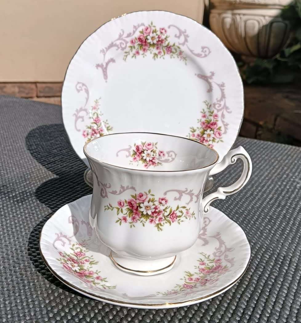 PARAGON ENGLAND 1950S ROSE BOUQUET PATTERN TRIO NO 1 BY APPOINTMENT QUEEN ELIZABETH II