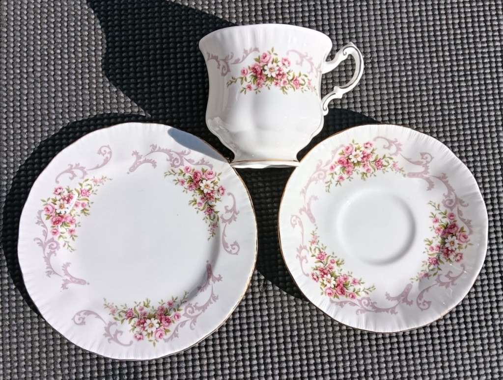 PARAGON ENGLAND 1950S ROSE BOUQUET PATTERN TRIO NO 1 BY APPOINTMENT QUEEN ELIZABETH II