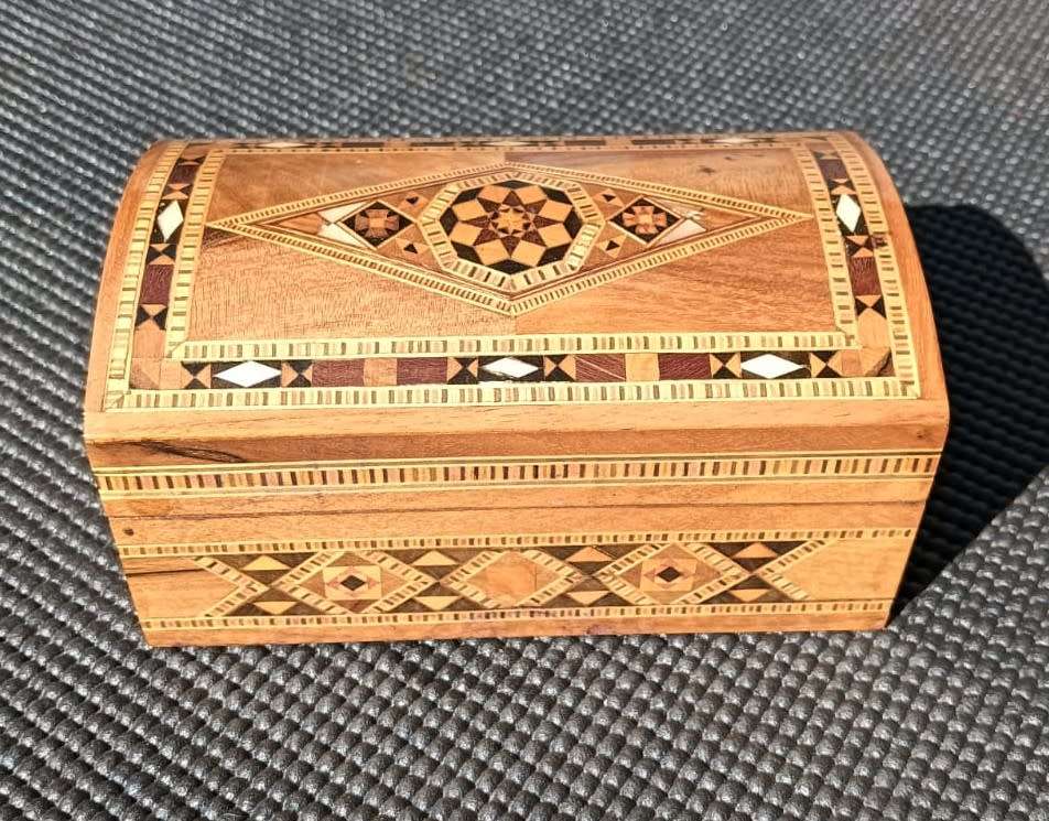 Decorative Mosaic Middle Eastern Mother of Pearl Wooden Inlaid Hand Crafted Khatam Trinket Box