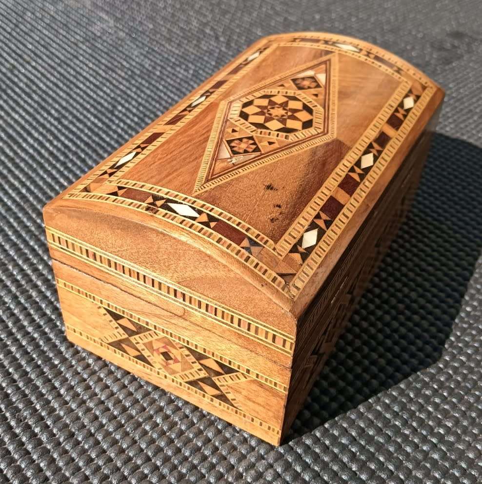 Decorative Mosaic Middle Eastern Mother of Pearl Wooden Inlaid Hand Crafted Khatam Trinket Box