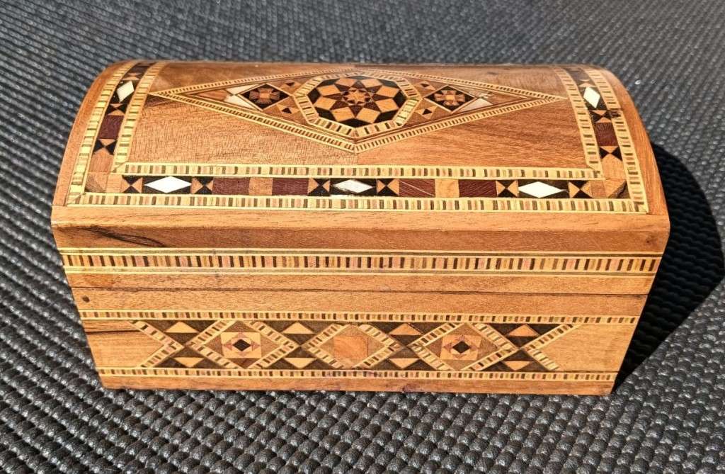 Decorative Mosaic Middle Eastern Mother of Pearl Wooden Inlaid Hand Crafted Khatam Trinket Box