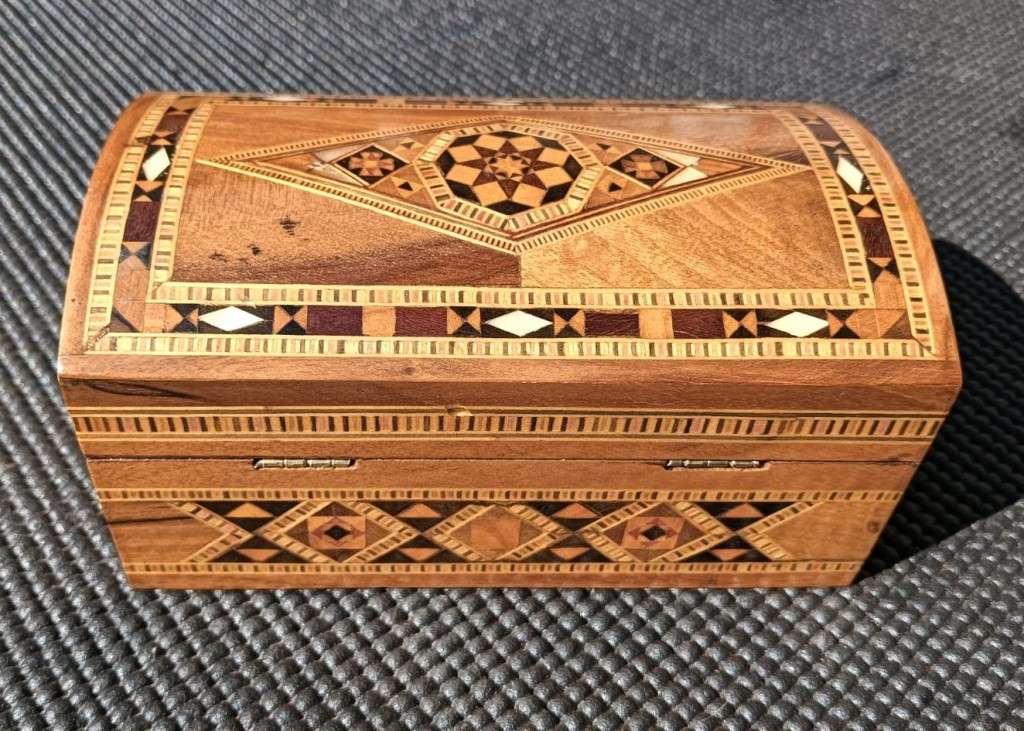 Decorative Mosaic Middle Eastern Mother of Pearl Wooden Inlaid Hand Crafted Khatam Trinket Box
