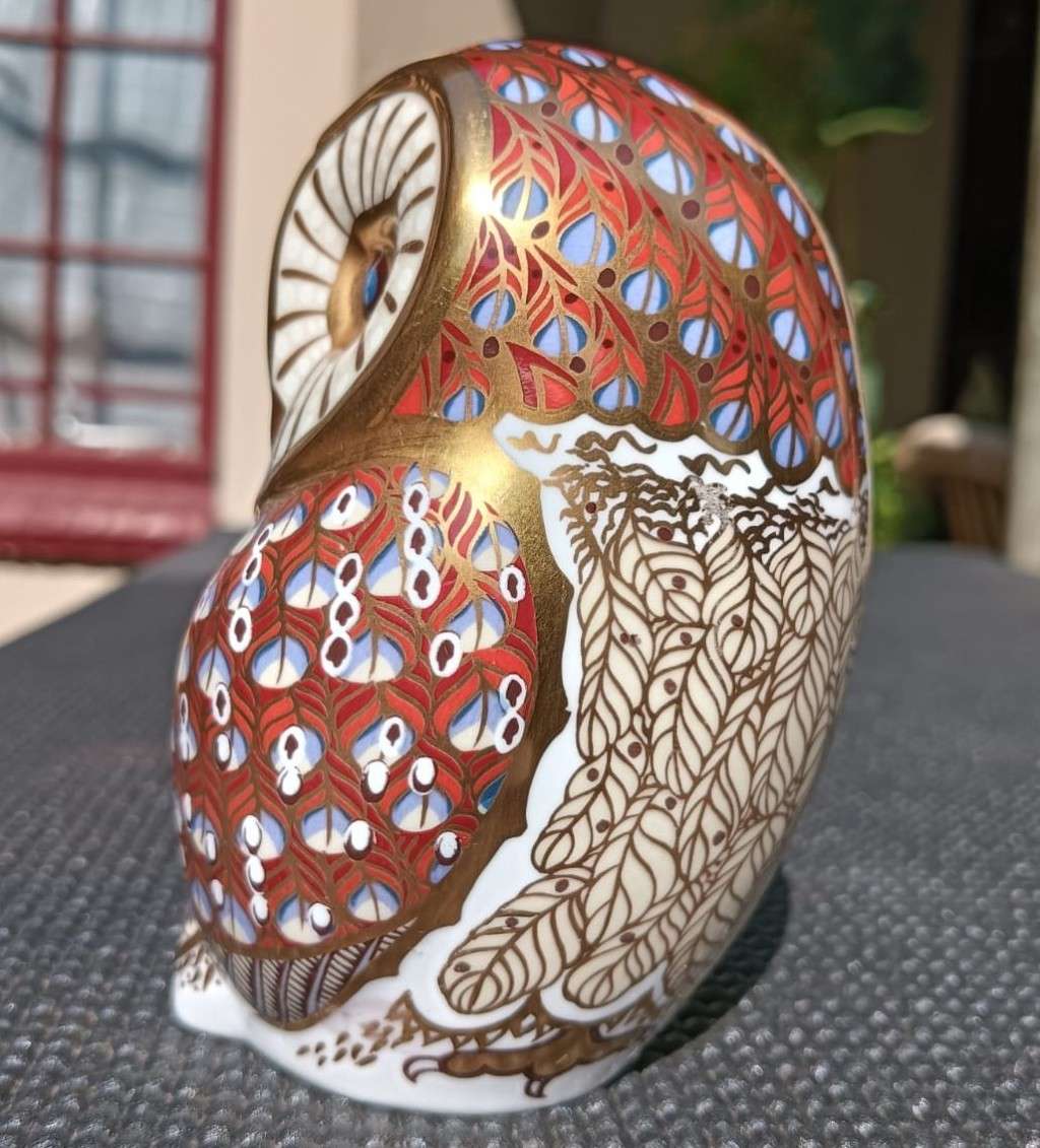 Royal Crown Derby Barn Owl 1996 Imari Paperweight  22K Gold Highlights  Silver Stopper