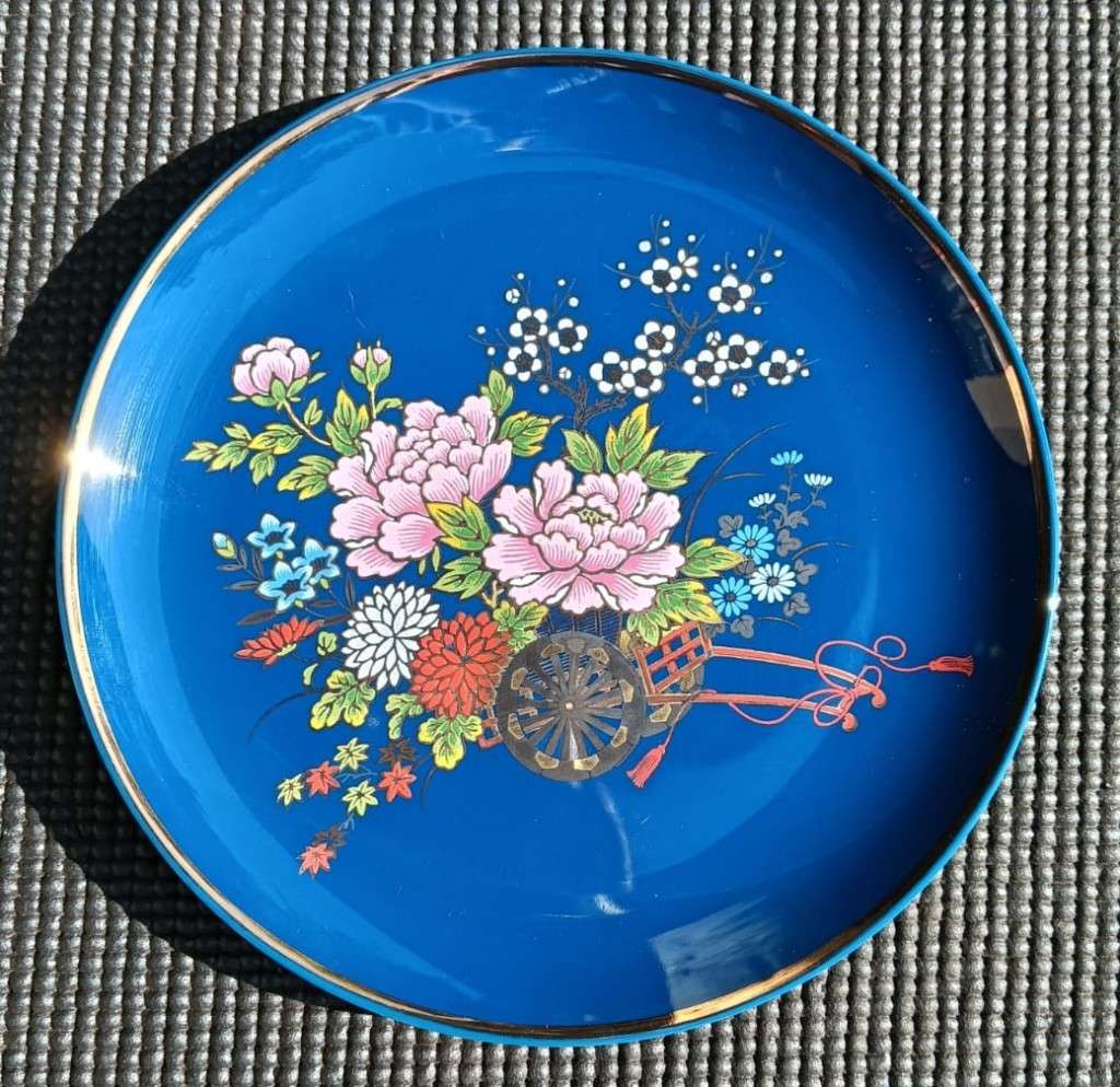 Stunning Hand Painted 1970s Bijutsu Toki (Art Ceramics) Japanese Blue Floral Cart Porcelain Plate