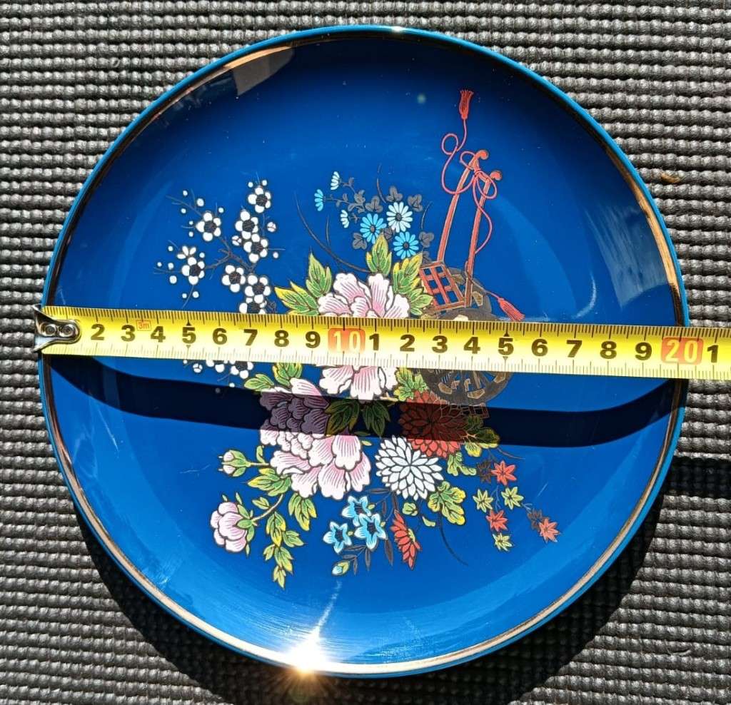 Stunning Hand Painted 1970s Bijutsu Toki (Art Ceramics) Japanese Blue Floral Cart Porcelain Plate