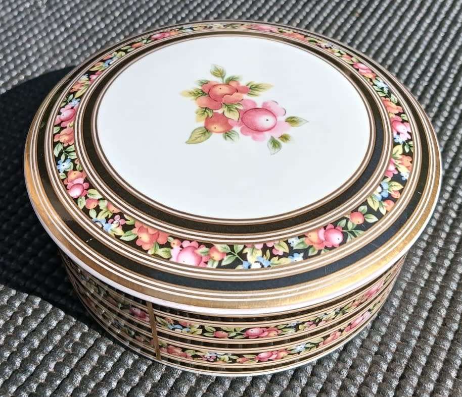 Wedgwood England 1992 Clio Porcelain Lidded Trinket Box