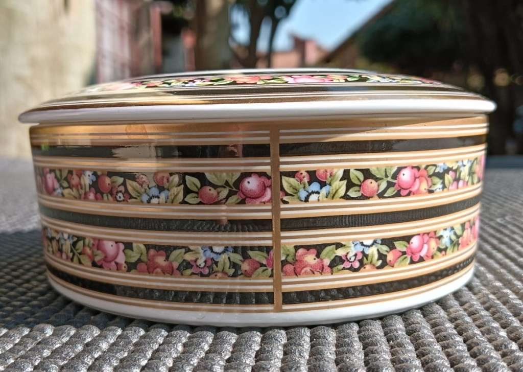 Wedgwood England 1992 Clio Porcelain Lidded Trinket Box