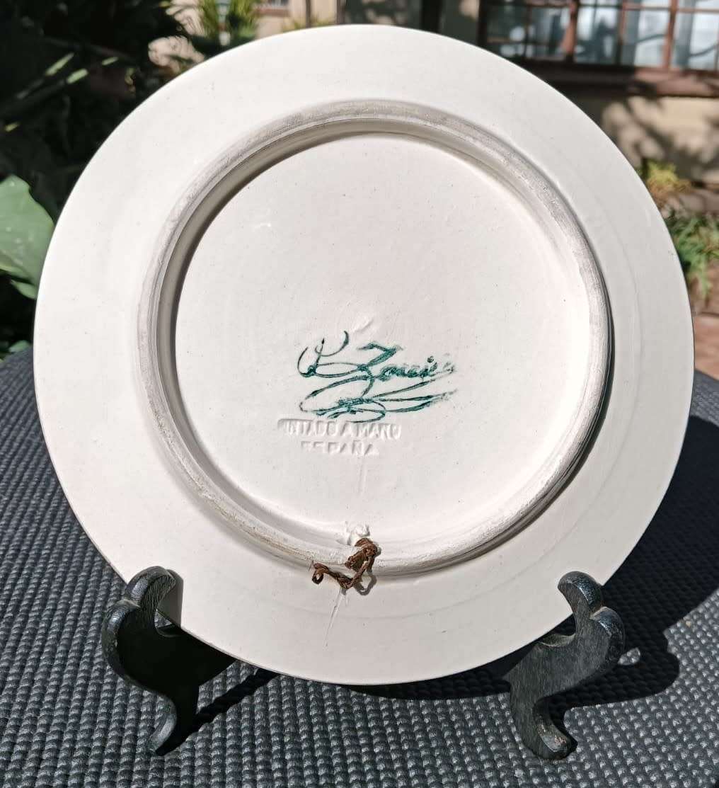 Colourful Pintado A Mano (Hand Painted) Espana (Spain) Majolica Display Plate with Artist Signature