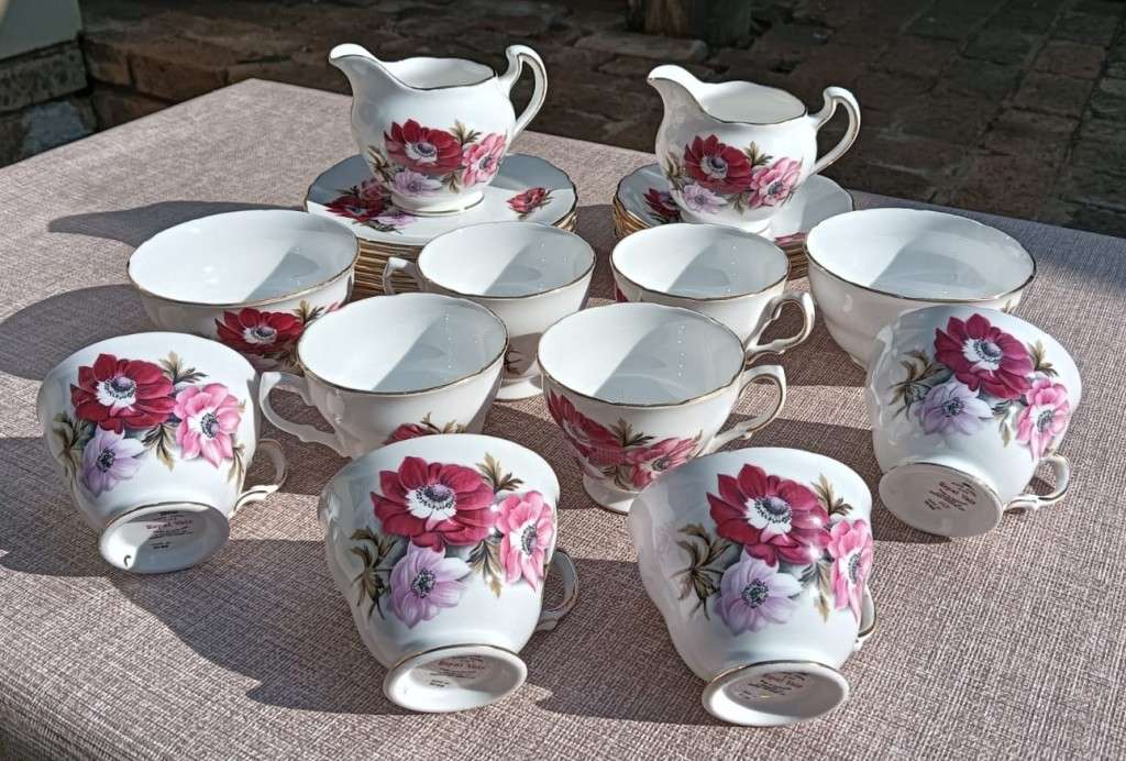 Large 27 Piece Ridgway England Royal Vale Anemones Windflower Pattern Teaset Circa 1956-1964