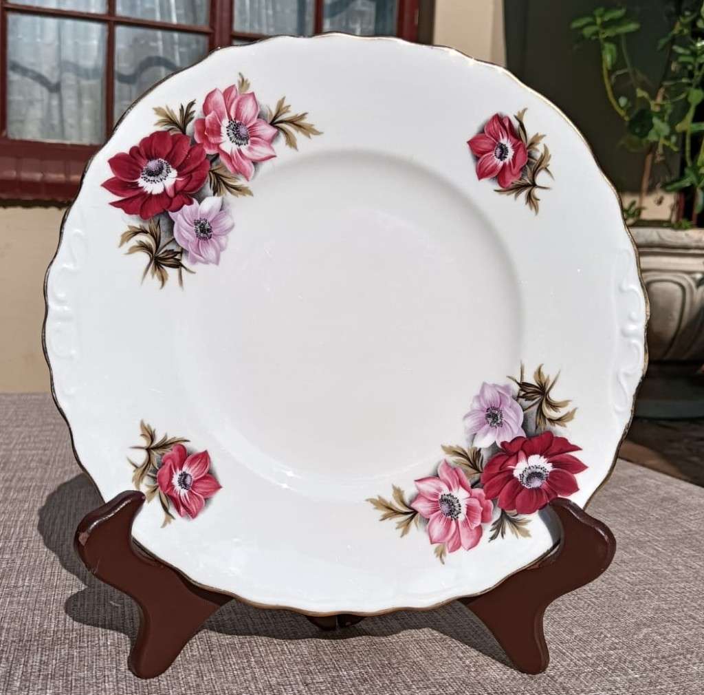 Ridgway England Royal Vale Anemones Windflower Pattern Two Handled Plate Circa 1956-1964 ONE