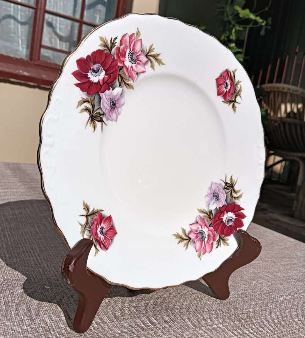 Ridgway England Royal Vale Anemones Windflower Pattern Two Handled Plate Circa 1956-1964 ONE