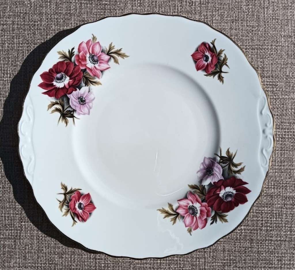 Ridgway England Royal Vale Anemones Windflower Pattern Two Handled Plate Circa 1956-1964 ONE